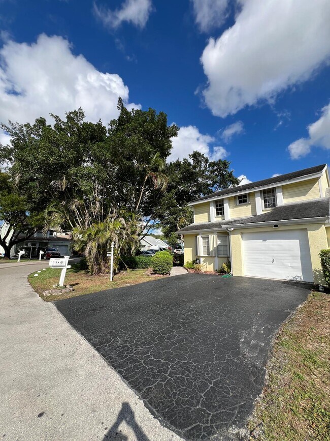 Foto del edificio - 1060 SW 111th Way