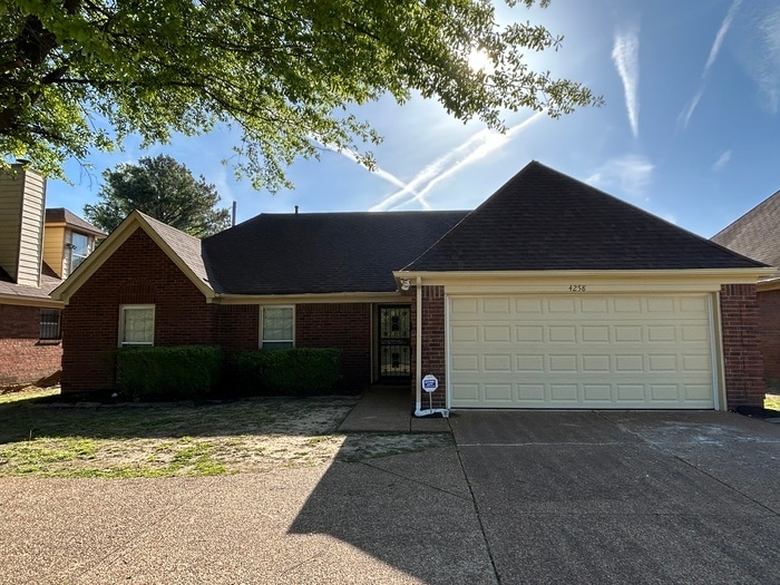 Primary Photo - 4258 Ross - Available Now!