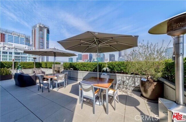 Foto del edificio - 1155 S Grand Ave