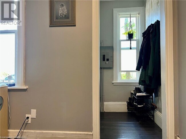 Photo du bâtiment - 14 Barrie Ln