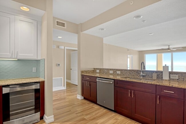 Building Photo - 1045 Jimmy Buffett Mem Hwy