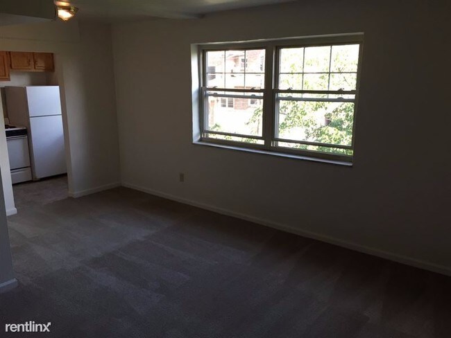 Building Photo - 5559 Bartlett St