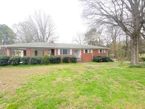 Building Photo - 227 Parkwood Dr NW