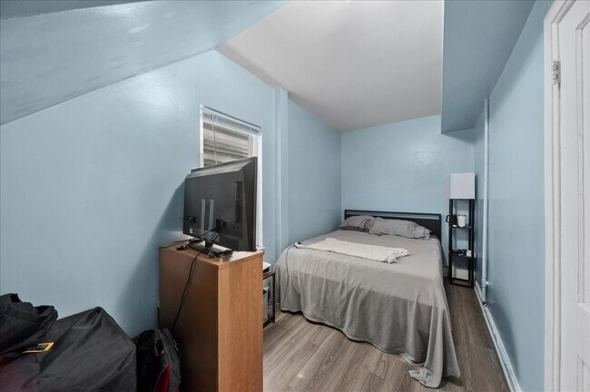 Foto del edificio - 1645 W Beach Ave