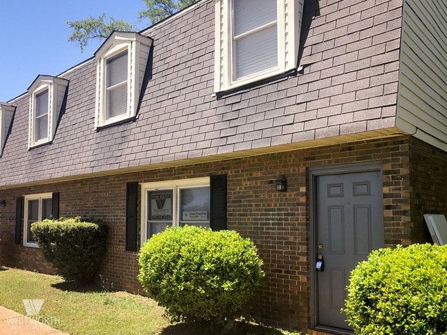 Building Photo - 3-Bed/1.5-Bath Two-Story in Northport