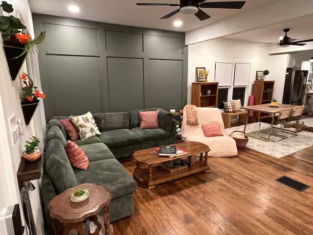 Sala de estar - 2559 E 5th Ave