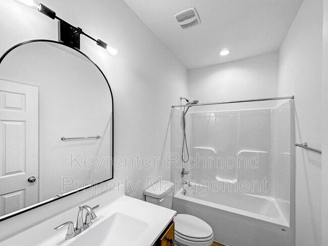 Foto del edificio - 6925 Dunton Rd