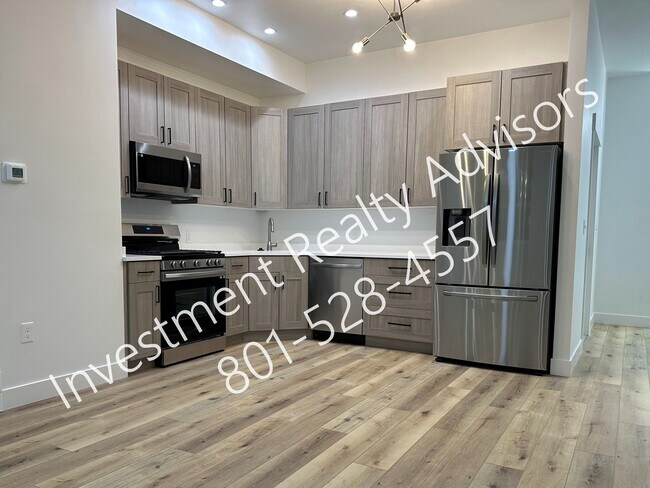 Foto del edificio - Brand New 3 Level Townhome!