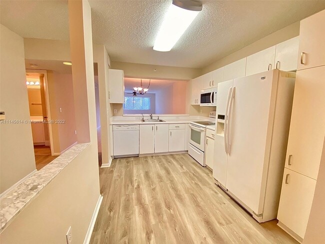 Building Photo - 9511 Weldon Cir