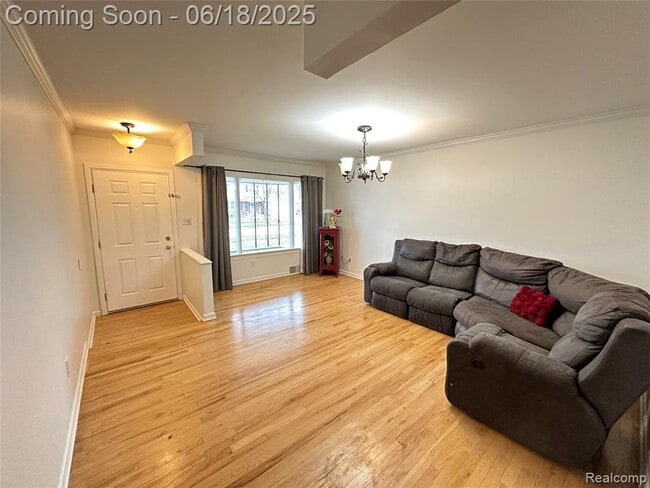 Building Photo - 2759 Saratoga Dr