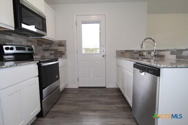 Foto del edificio - 118 Wind Ridge Dr