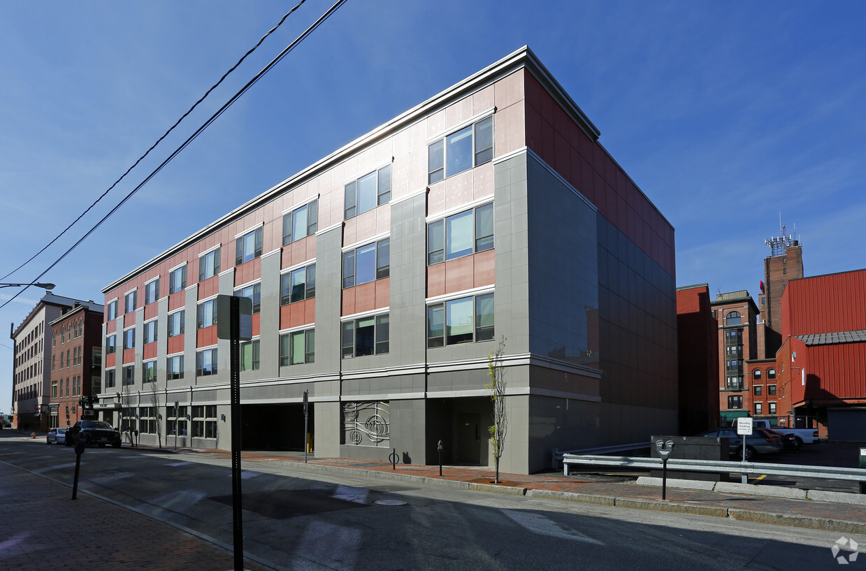 Building Photo - Oak Street Lofts