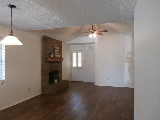 Building Photo - 511 Guerin Dr