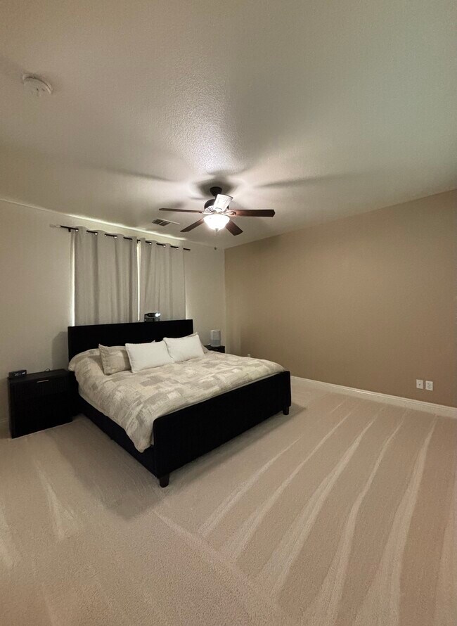 Foto del edificio - 343 Carriage Ln