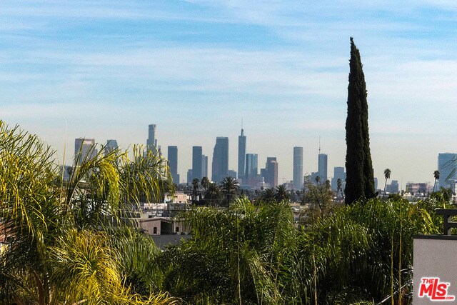 Primary Photo - 5118 Melrose Ave