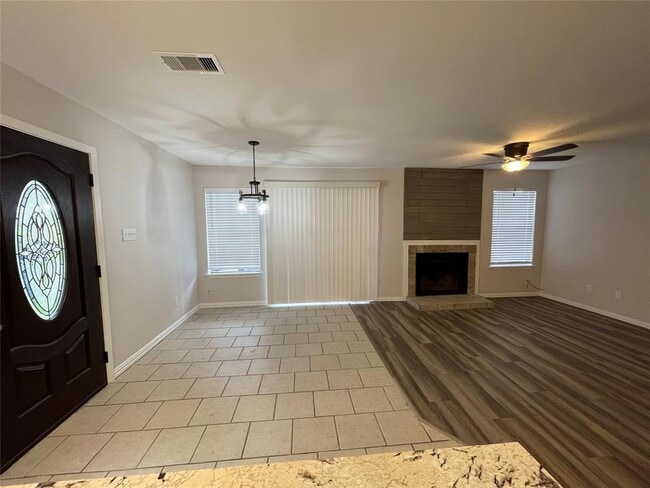 Building Photo - 418 Garland Dr
