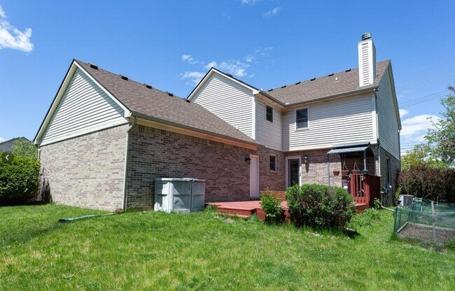 Foto del edificio - 44741 Cherry Hill Rd