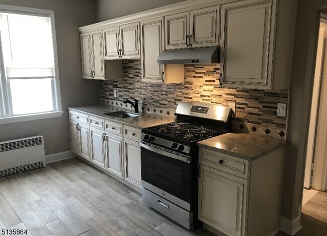 Building Photo - 58 Carmer Ave