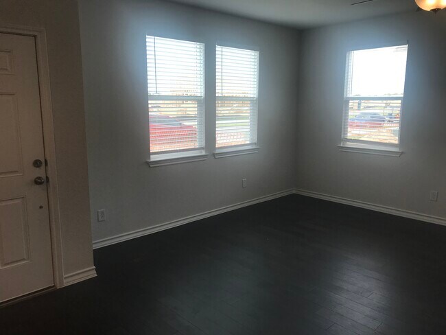 Foto del edificio - 740 Long Run