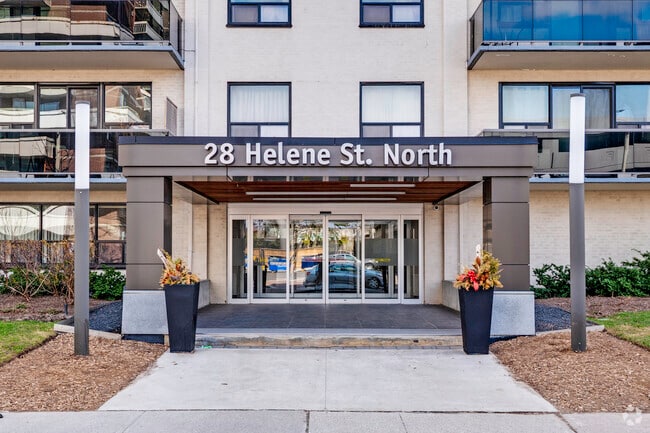 Building Photo - 28 Helene St North