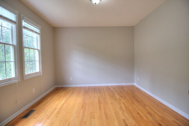 Building Photo - Nice 4 bedroom house in SW Durham with fen...