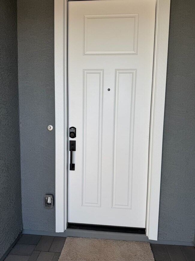 Building Photo - Alovita South  3 bed 2 bath home with move in specials.