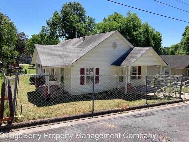 Building Photo - 3 br, 2 bath House - 216 Couper St NE