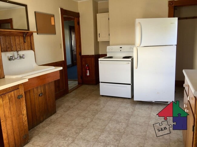 Building Photo - 37 Church Hill Rd