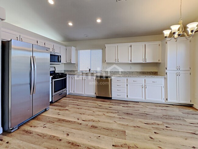 Foto del edificio - 138 Windy Creek Ave