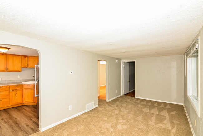 Building Photo - WINTER SPECIAL!! Comfortable, 2 Bed, 1 Bat...