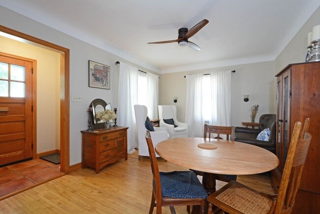Building Photo - Cozy 2-Bed 2-Bath Home in St. Paul - Available Now!