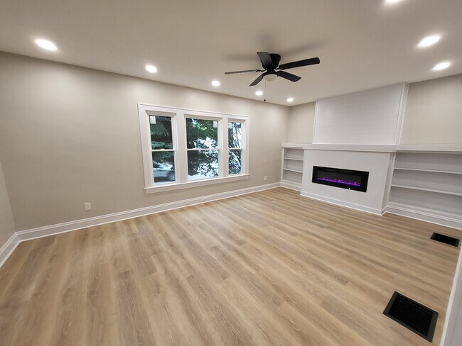 Building Photo - 1551 Alameda Ave