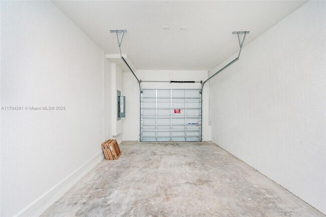 Building Photo - 721 SE 13th St Cir