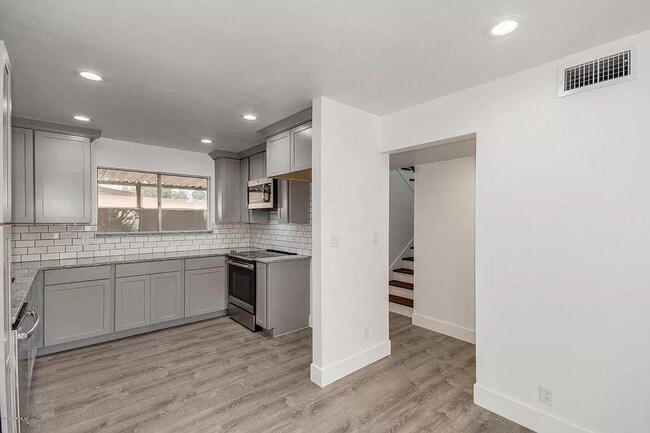 Kitchen - 3635 E Turney Ave