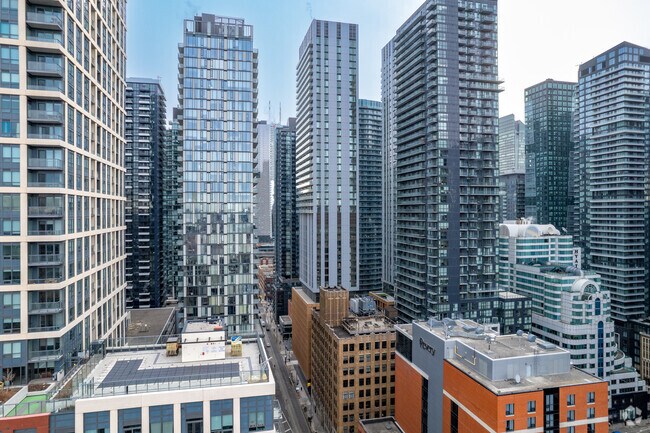 Photo du bâtiment - Encore District Condos - North Tower