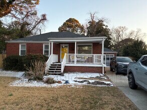 Building Photo - 907 Philpotts Rd