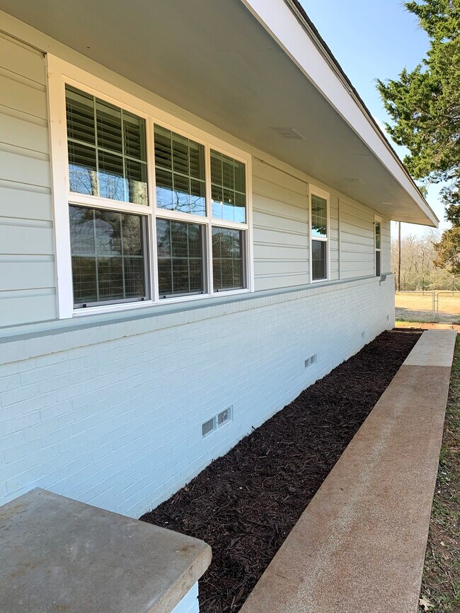 Building Photo - 1370 County Road 350