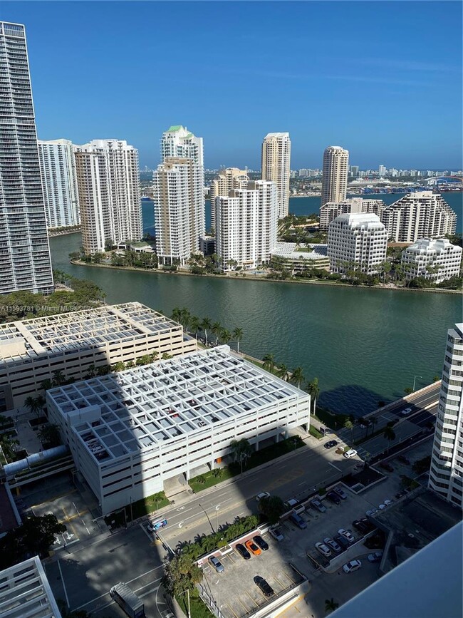 Foto del edificio - 950 Brickell Bay Dr