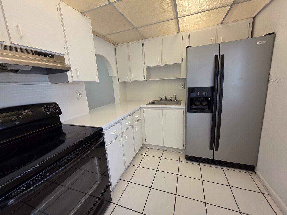 Primary Photo - 104 Miami Gardens Dr