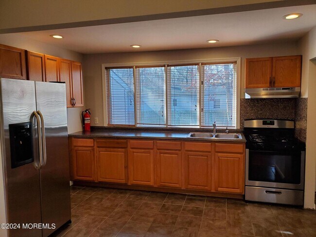 Foto del edificio - 2627 Ridgeway Rd