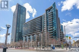Building Photo - 209 Fort York Blvd