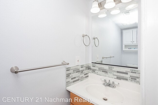 Building Photo - 3 br, 1.5 bath House - 5751 W Hastings Arch