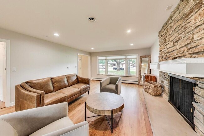 Foto del edificio - 317 E Forest Ln