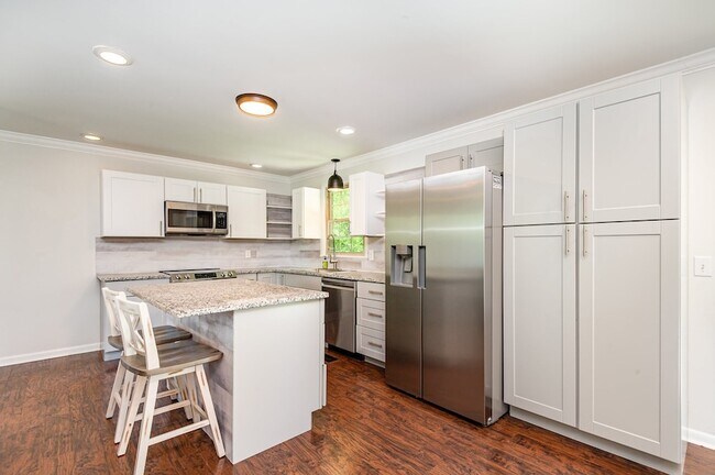 Foto del edificio - 138 Lakeside Park Dr