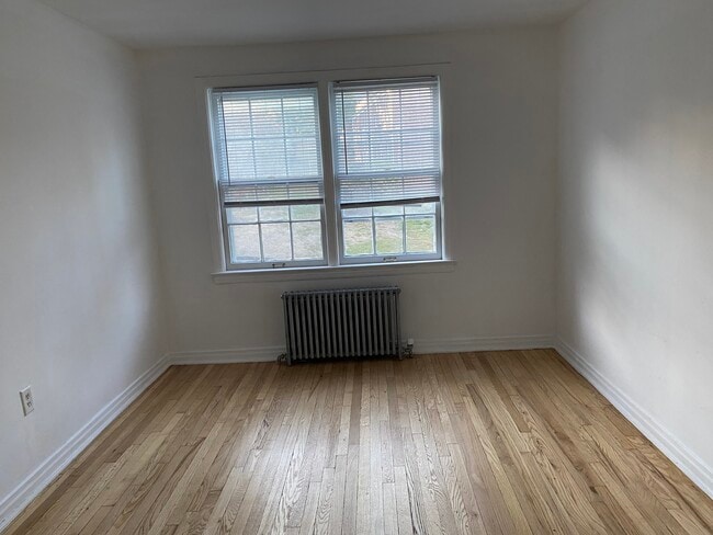 Building Photo - 5 Clarmore Dr