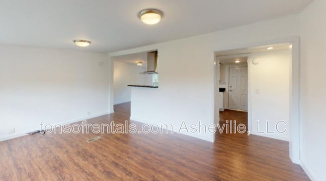 Building Photo - 64 Sayles Town Rd