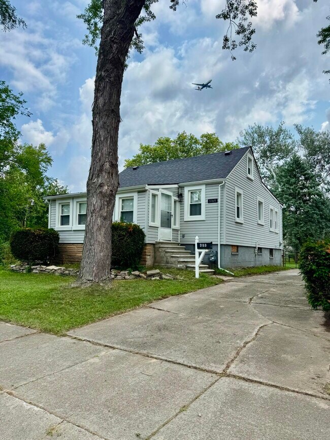 Foto del edificio - 5169 Glenis St