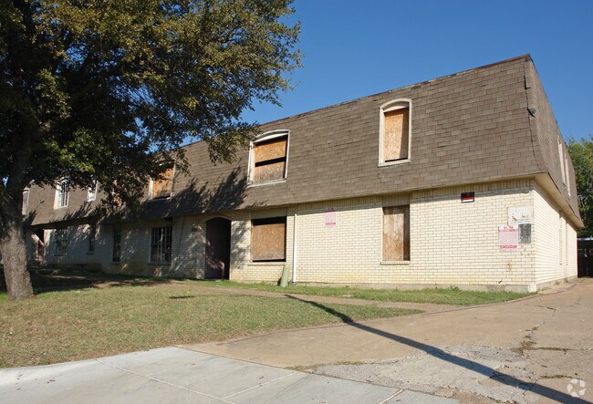 Building Photo - 5511-5515 Beaty St