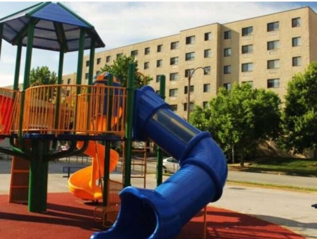 Building Photo - Metropolitan Village Apartments - 55 + Years