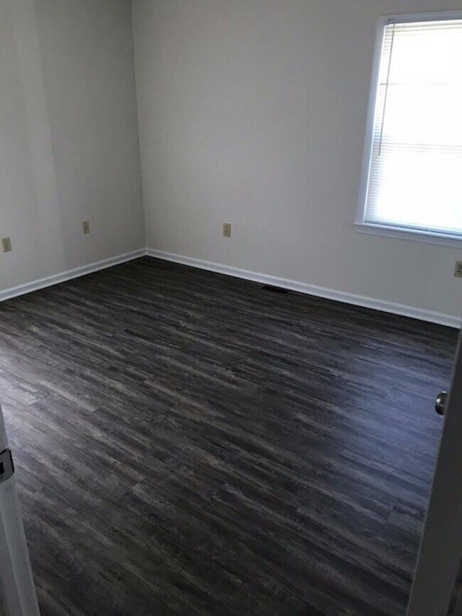 Foto del edificio - Blackstone Apartment Convenient to Fort Pickett